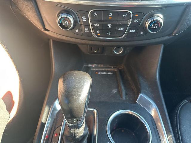 Photo of 2022 Summit White Chevrolet Traverse