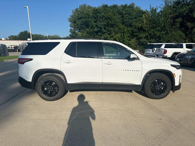 Photo of 2022 Summit White Chevrolet Traverse