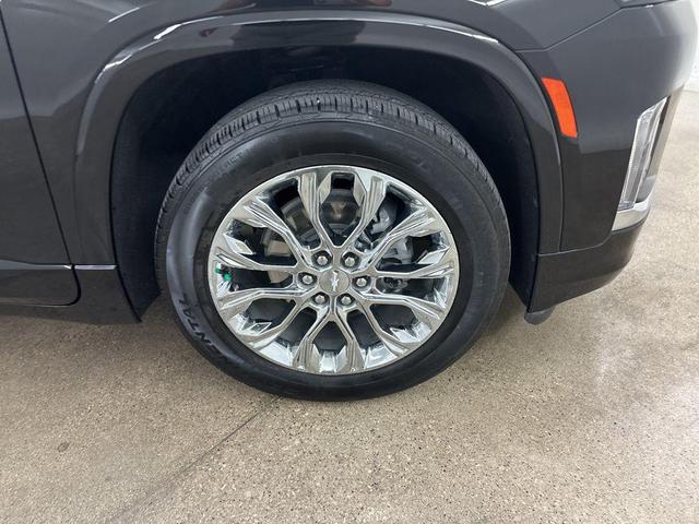 Photo of 2022 Mosaic Black Metallic Chevrolet Traverse