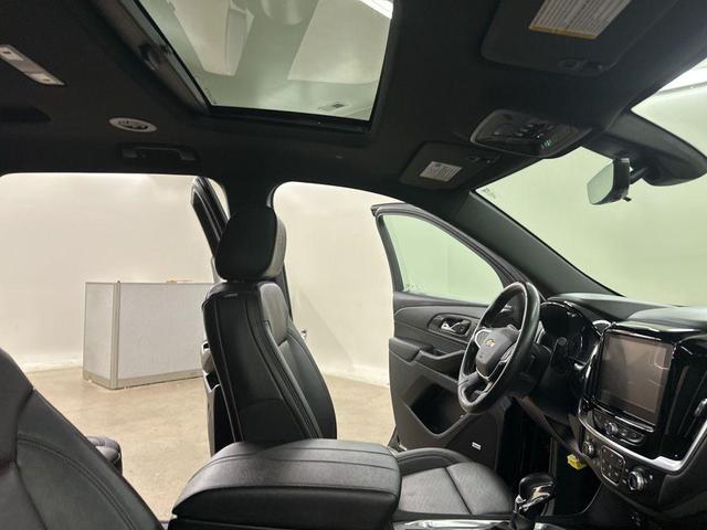 Photo of 2022 Mosaic Black Metallic Chevrolet Traverse