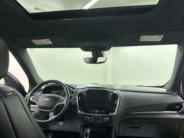 Photo of 2022 Mosaic Black Metallic Chevrolet Traverse