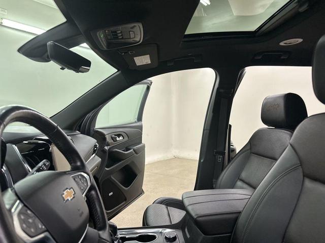 Photo of 2022 Mosaic Black Metallic Chevrolet Traverse