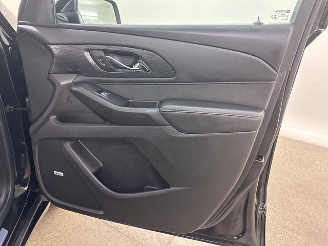 Photo of 2022 Mosaic Black Metallic Chevrolet Traverse