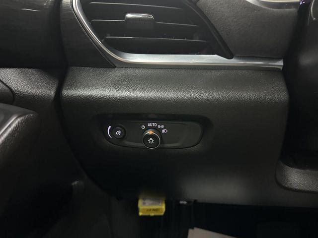 Photo of 2022 Mosaic Black Metallic Chevrolet Traverse