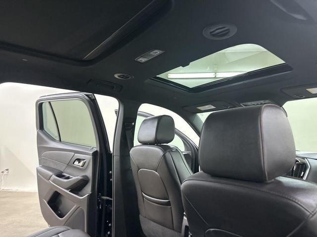 Photo of 2022 Mosaic Black Metallic Chevrolet Traverse