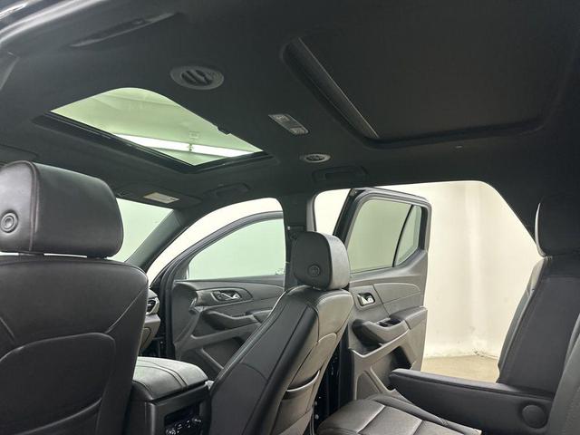 Photo of 2022 Mosaic Black Metallic Chevrolet Traverse