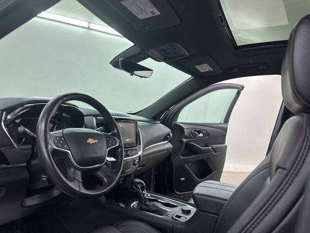 Photo of 2022 Mosaic Black Metallic Chevrolet Traverse