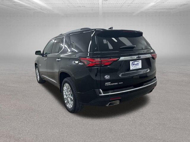 Photo of 2022 Mosaic Black Metallic Chevrolet Traverse