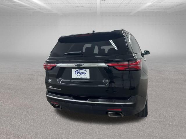 Photo of 2022 Mosaic Black Metallic Chevrolet Traverse
