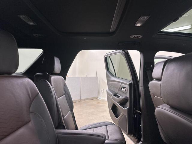 Photo of 2022 Mosaic Black Metallic Chevrolet Traverse