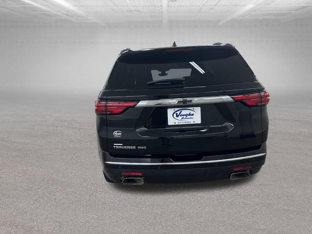 Photo of 2022 Mosaic Black Metallic Chevrolet Traverse