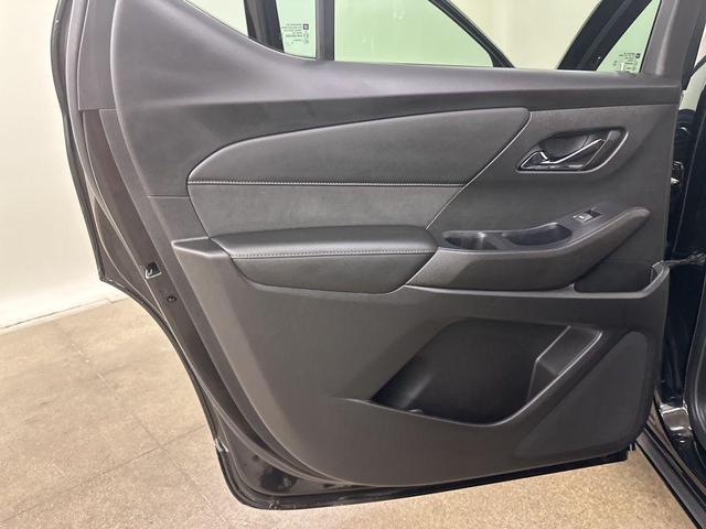 Photo of 2022 Mosaic Black Metallic Chevrolet Traverse