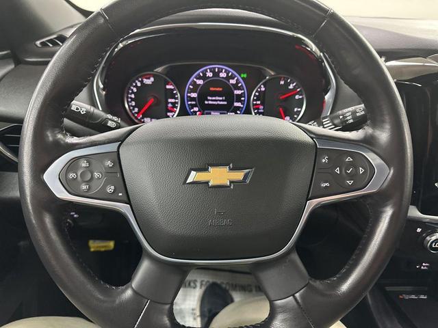 Photo of 2022 Mosaic Black Metallic Chevrolet Traverse