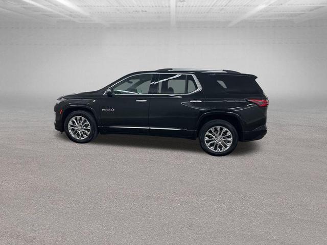 Photo of 2022 Mosaic Black Metallic Chevrolet Traverse