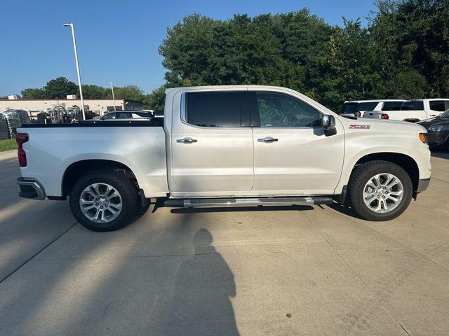 Photo of 2022 Iridescent Pearl Tricoat Chevrolet Silverado 1500