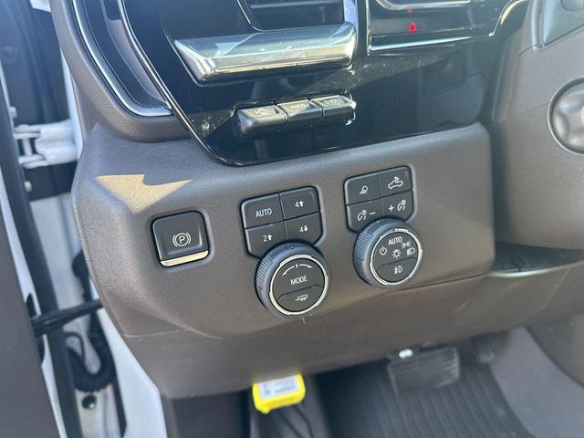 Photo of 2022 Iridescent Pearl Tricoat Chevrolet Silverado 1500