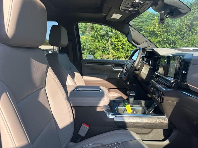 Photo of 2022 Iridescent Pearl Tricoat Chevrolet Silverado 1500