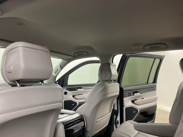 Photo of 2024 Bright White Clearcoat Jeep Wagoneer