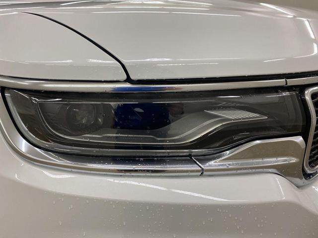Photo of 2024 Bright White Clearcoat Jeep Wagoneer
