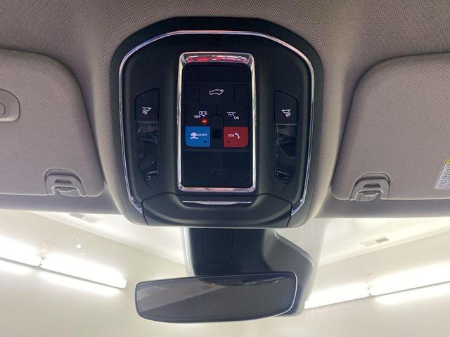 Photo of 2024 Bright White Clearcoat Jeep Wagoneer