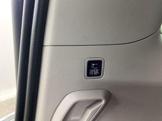 Photo of 2024 Bright White Clearcoat Jeep Wagoneer
