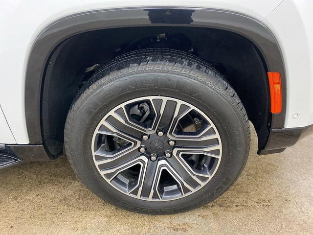 Photo of 2024 Bright White Clearcoat Jeep Wagoneer