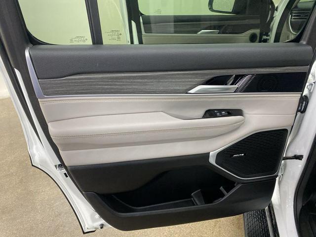 Photo of 2024 Bright White Clearcoat Jeep Wagoneer