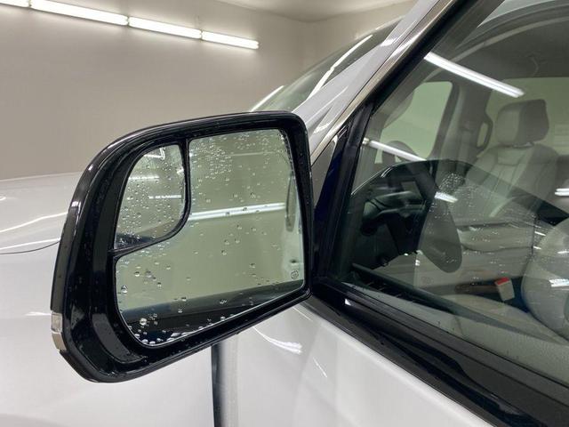 Photo of 2024 Bright White Clearcoat Jeep Wagoneer