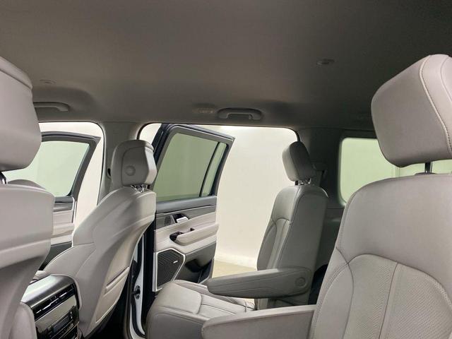 Photo of 2024 Bright White Clearcoat Jeep Wagoneer