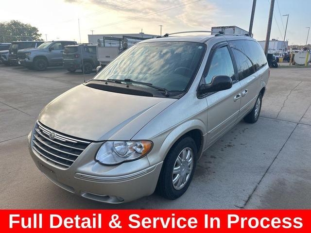 Photo of 2005 Linen Gold Metallic Clearcoat Chrysler Town & Country