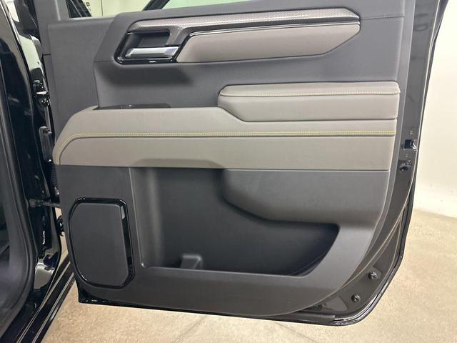 Photo of 2025 Black Chevrolet Silverado 1500