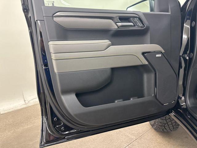 Photo of 2025 Black Chevrolet Silverado 1500
