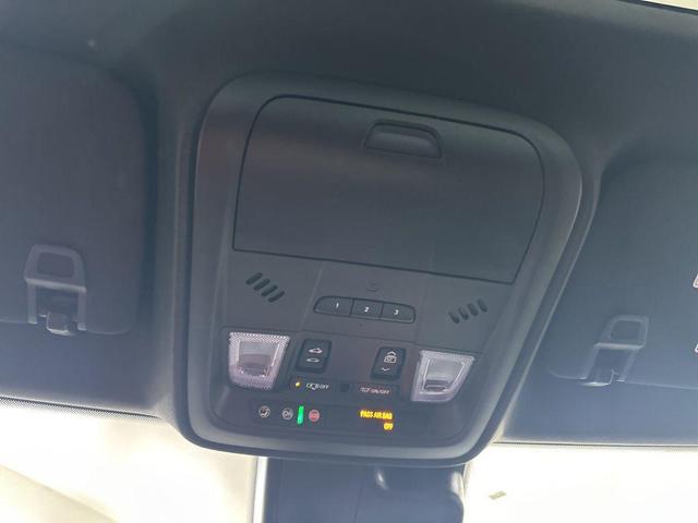 Photo of 2019 Red Horizon Tintcoat Cadillac XT4