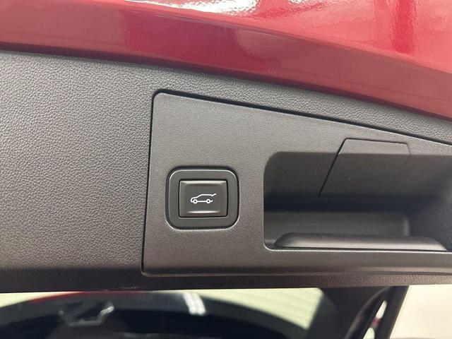 Photo of 2019 Red Horizon Tintcoat Cadillac XT4