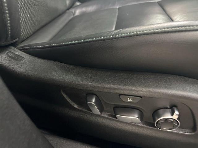 Photo of 2019 Red Horizon Tintcoat Cadillac XT4