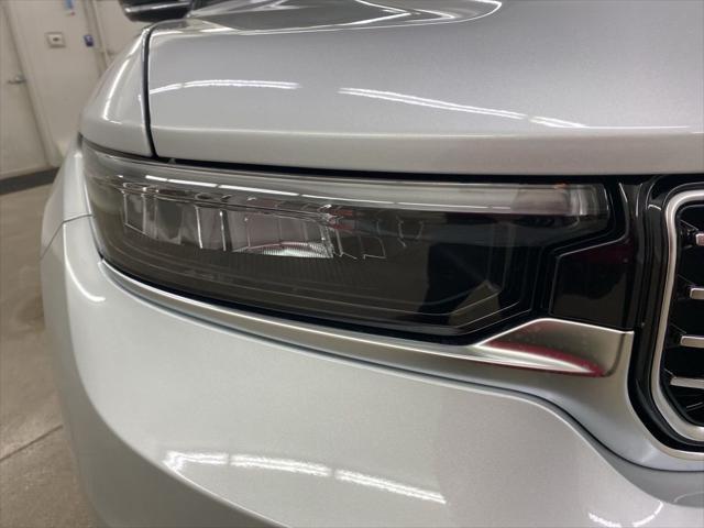 Photo of 2025 Silver Zynith Jeep Grand Cherokee L
