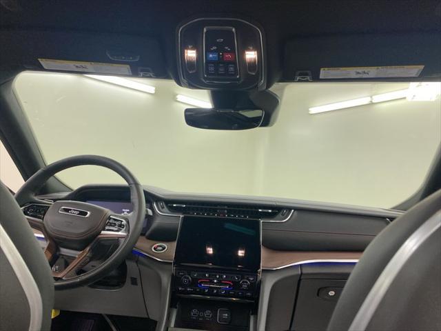 Photo of 2025 Silver Zynith Jeep Grand Cherokee L