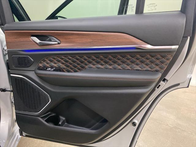 Photo of 2025 Silver Zynith Jeep Grand Cherokee L