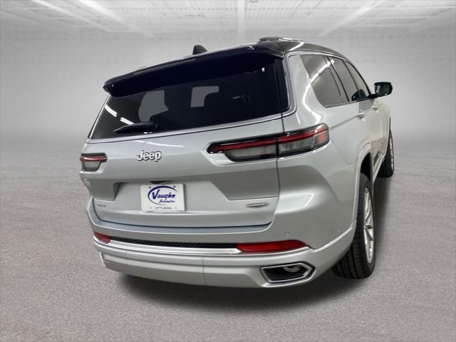 Photo of 2025 Silver Zynith Jeep Grand Cherokee L