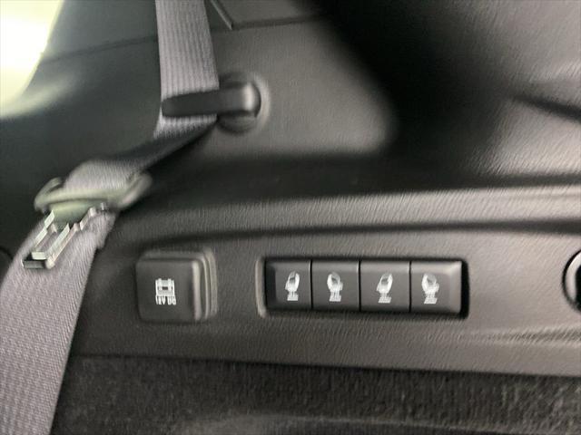 Photo of 2025 Silver Zynith Jeep Grand Cherokee L