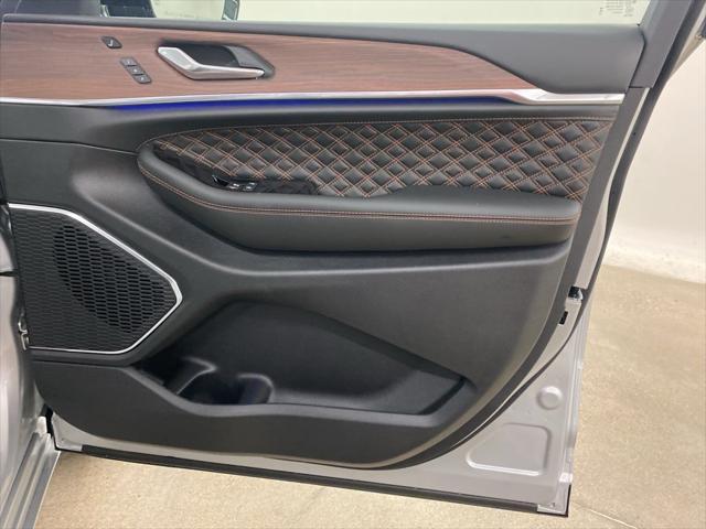 Photo of 2025 Silver Zynith Jeep Grand Cherokee L