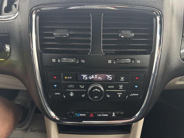 Photo of 2016 Bright White Clearcoat Dodge Grand Caravan