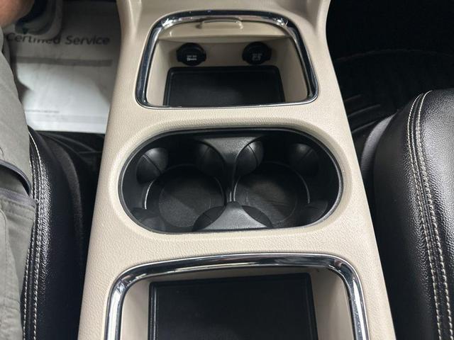 Photo of 2016 Bright White Clearcoat Dodge Grand Caravan