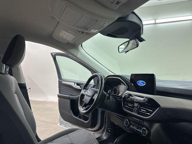 Photo of 2021 Silver Metallic Ford Escape