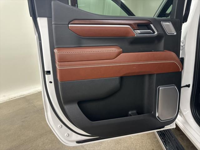 Photo of 2024 White Frost Tricoat GMC Sierra 1500