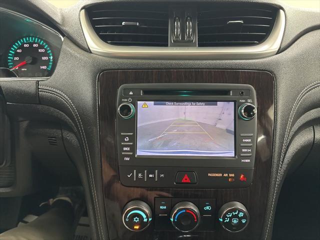 Photo of 2017 Summit White Chevrolet Traverse