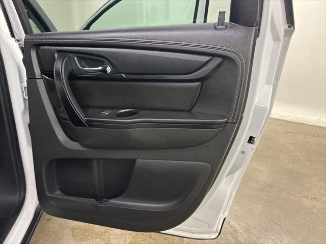 Photo of 2017 Summit White Chevrolet Traverse