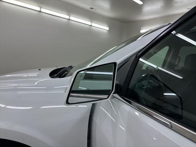 Photo of 2017 Summit White Chevrolet Traverse