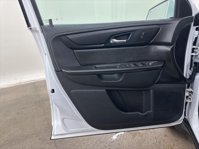 Photo of 2017 Summit White Chevrolet Traverse