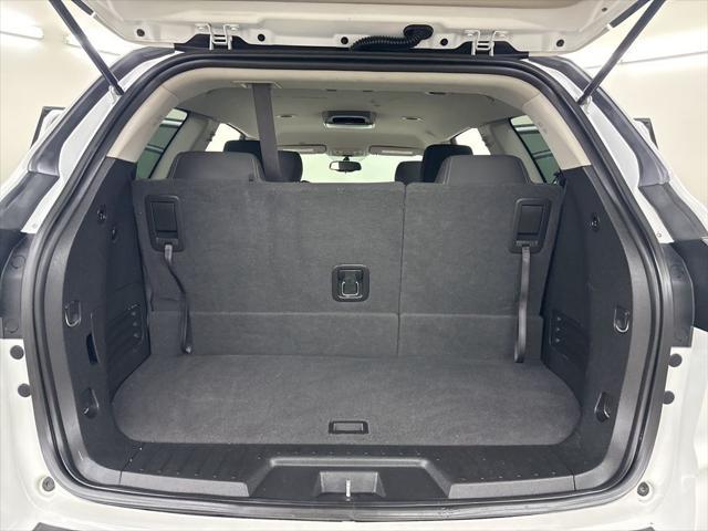 Photo of 2017 Summit White Chevrolet Traverse